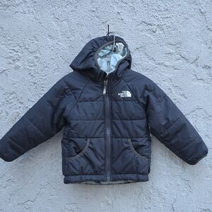 The North Face Dark Perrito Gray White Reversible Toddler Puffer Jacket Size 2T